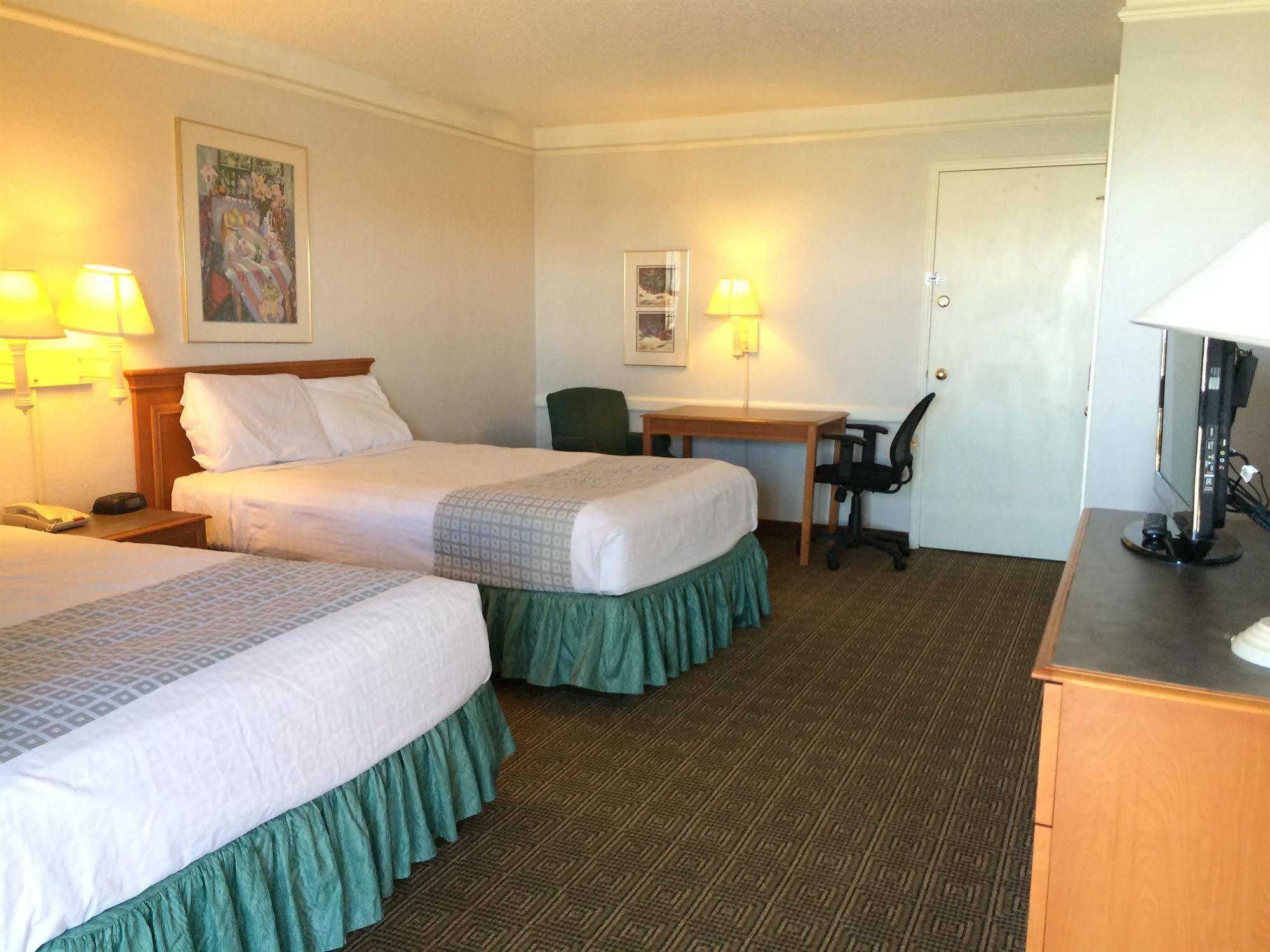Hemp Inn Oklahoma City South Buitenkant foto