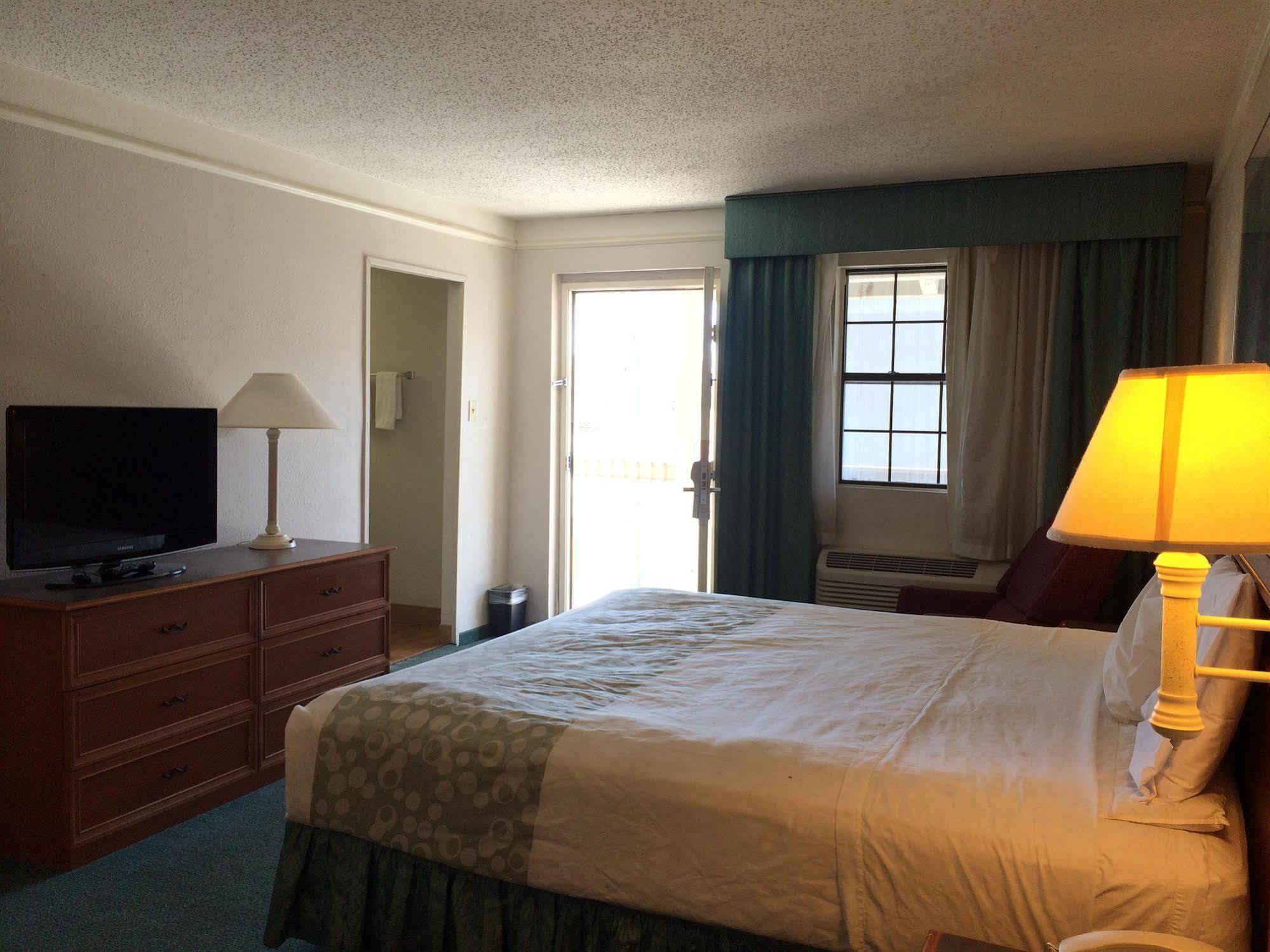 Hemp Inn Oklahoma City South Buitenkant foto